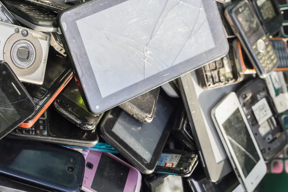 Kaputte Mobiltelefone entsorgen