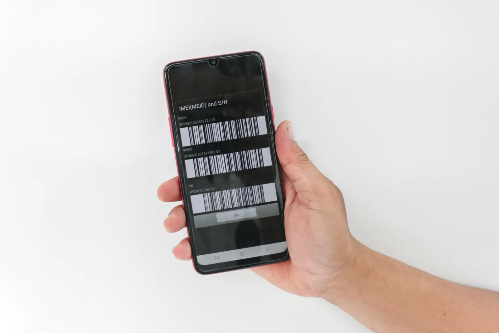 Telefon mit angezeigten IMEI-Nummern