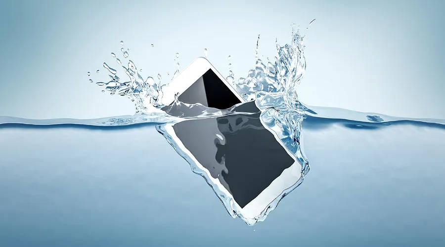 Das Handy ist ins Wasser gefallen.