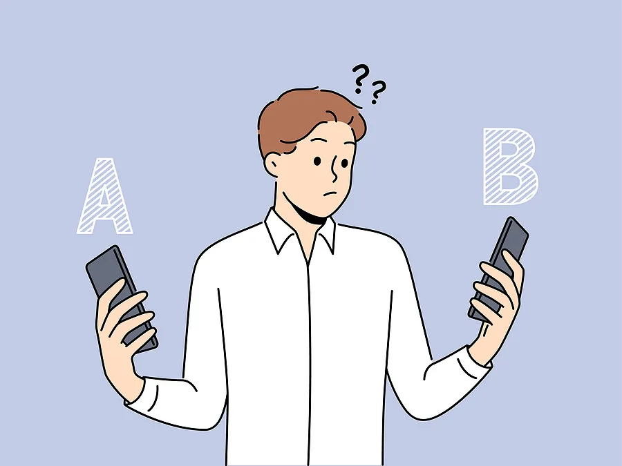 Eine Cartoon-Illustration einer verwirrten Person, die zwei Smartphones in der Hand hält, zwischen ihnen hin und her schaut, über deren Kopf Fragezeichen schweben, und Option A auf der linken Seite mit Option B auf der rechten Seite vergleicht.